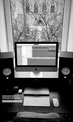 21.5" iMac with Logic Pro X and Yamaha HS5 speakers