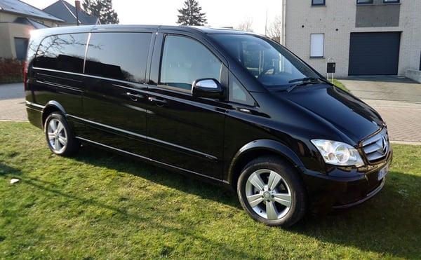 S L Transportation is the premier passenger and Corporate transport agency serving Chicago and it's surrounding suburbs.