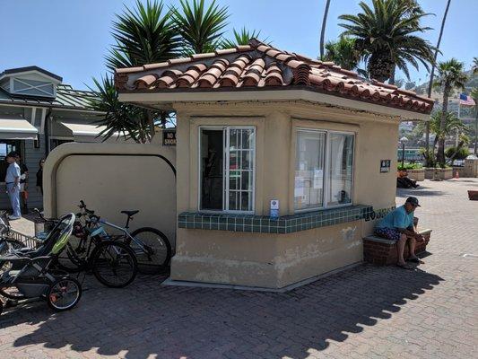 Kiosk to sign up for their service