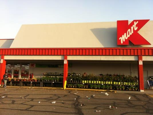 Could this Kmart get anymore ghetto?