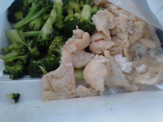 Ok they forget to not give me broccoli. Plain. No flavor chicken. Chewy chicken. White rice but they said brown rice! 4.75 good