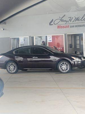 2012 Nissan maximum, no hour transmission problem and bad tires