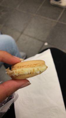 Coconut macaron