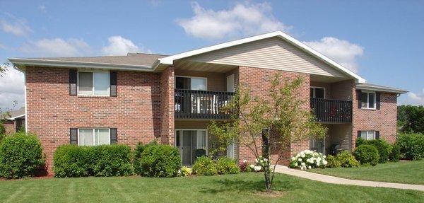 Maple Creek Apartments in Sussex, WI