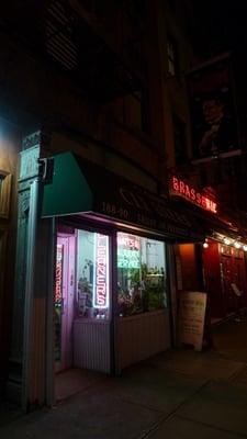 (photographed by Dave Hong)