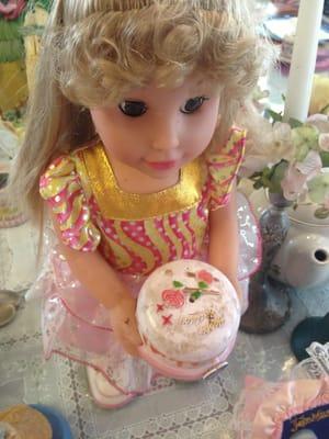 Example of the dirt/grime. This doll was placed on the table in front of the birthday girl. Zoom in on the cake and arms. Gross!