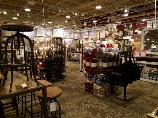 Lots of home decor stuff