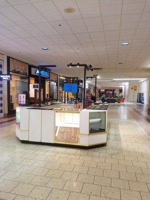 Cell phone store? Okay then Yelp