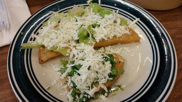Quesadilla de miaz and tlacoyo