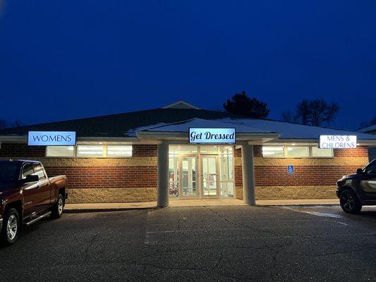 Located 602 S Rum River Dr Princeton