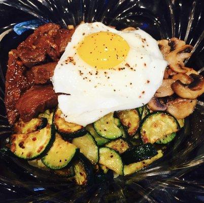 Low-carb diet? No problem! We serve sandwiches in bowls and lettuce wraps.