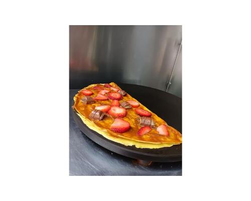 Dulce de leche, fresh straberry and kinder bueno excellent