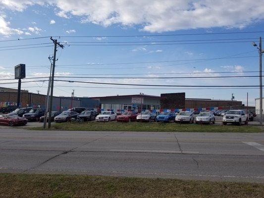 American.motors! Best place to find the car you are looking for! Super low prices and the best deals