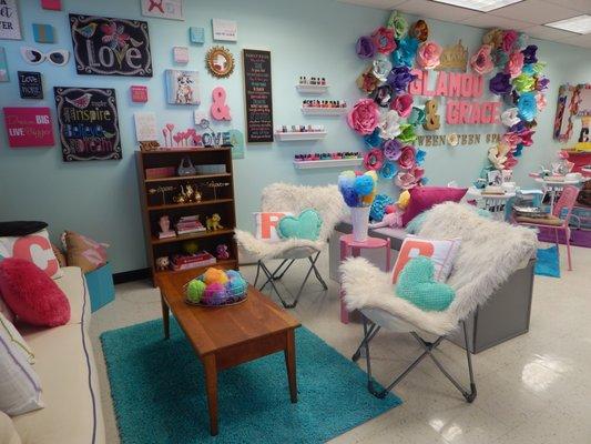 Shabby Chic Spa Lounge for girls age 16 and younger.