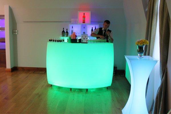 At partyshakers we live to give our hosts and experience beyond just service.