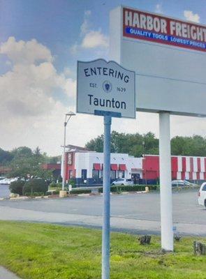 Entering Taunton, MA from Raynham.