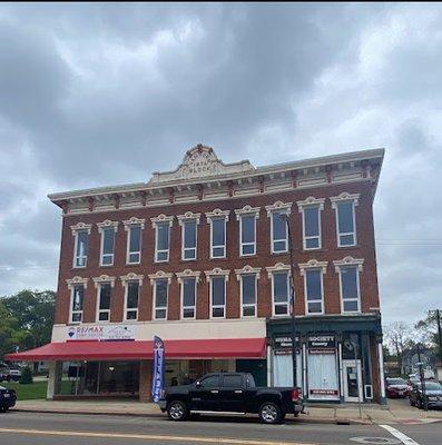 Ashley Henry - RE/MAX Town Center