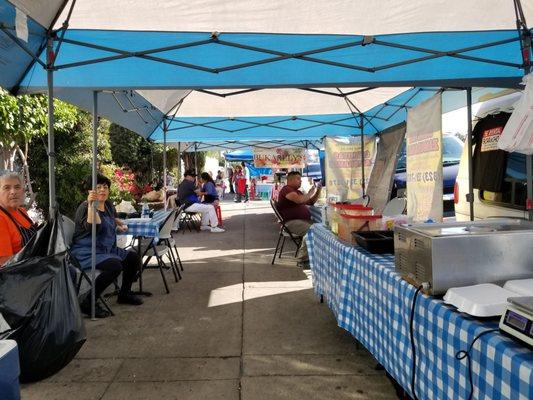 Many street vendors on this block near the flea market.