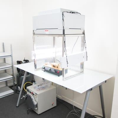 HEPA Cleanroom for absolute best screen repairs. Semi-Automatic Polarizer installation machine and Autoclave (de-bubbling machine).