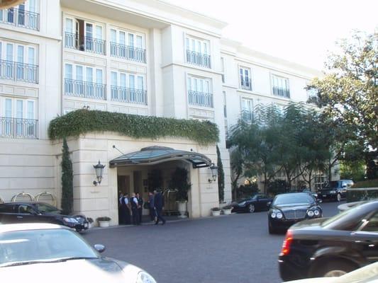 Peninsula Salon. Beverly Hills Ca.