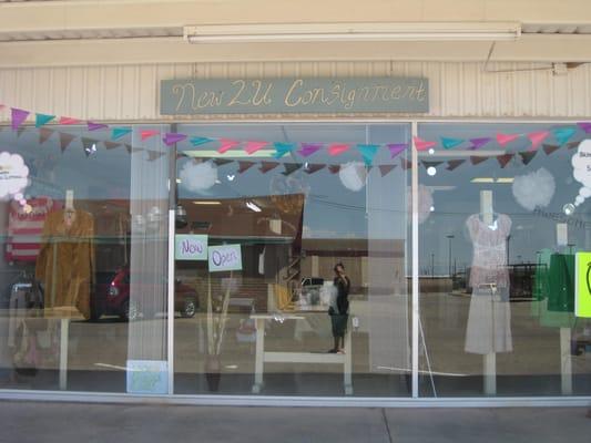 New and lightly worn women's clothing. Clean and fair prices.