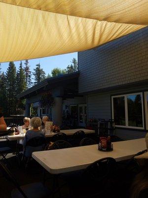 Outdoor area allows dogs