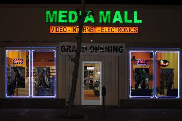 A new concept in Reseda. Everything media under one roof