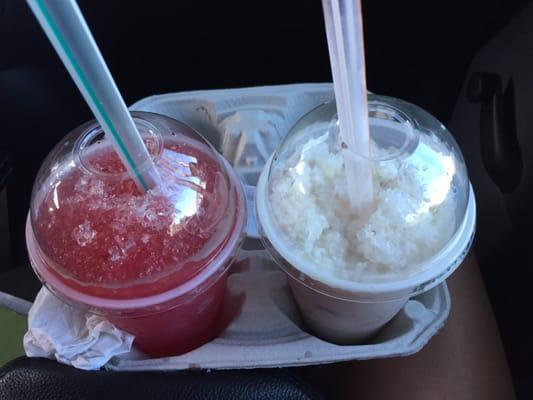 Nuez and strawberry raspados :) very good!