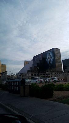 Better entertainment would be had watching weeds grow in the parking lot. Save your money. Criss Angel s*cks! DONT YOU GO!