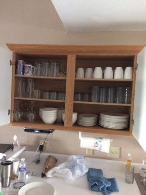Well stocked with new dishes. 3 bed 3bathroom