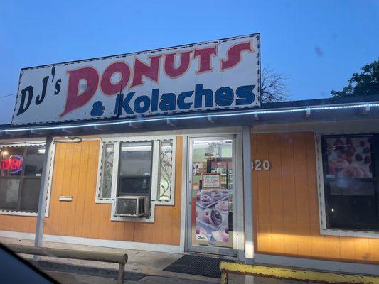 Dj's Donuts