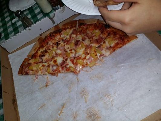 REEEALLYYY GOOD Pizza here!! I've had pizza @ Papa John & Costco sOo~ price comparative w/ PJ & significantly better than Costco