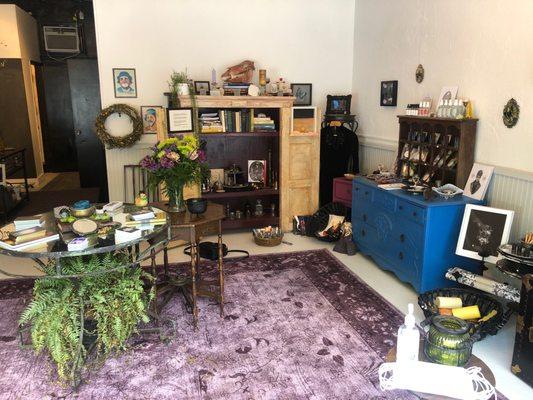 Tarot cards, crystals, smudge kits ans much more!