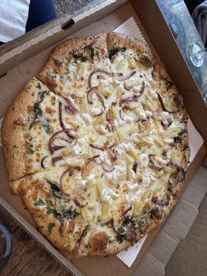 Large pizza with onion, pineapple, arugula, and ricotta.