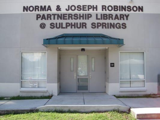 Norma and Joseph Robinson Partnership Library at Sulphur Springs