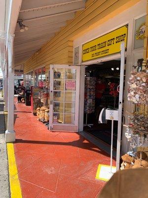 Tropical Shell and Gifts