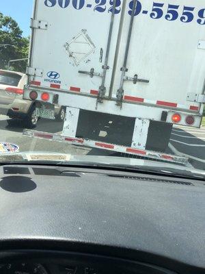 This driver is the biggest asshole watch out for these trucks