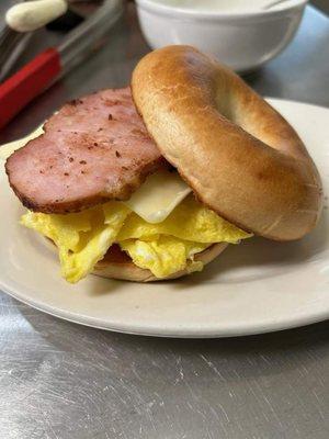Breakfast bagel sandwhich