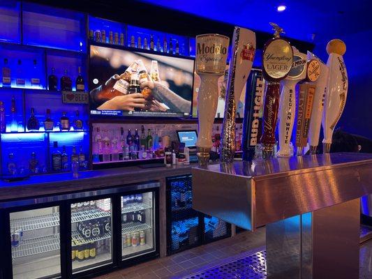 Cocktail bar and draft