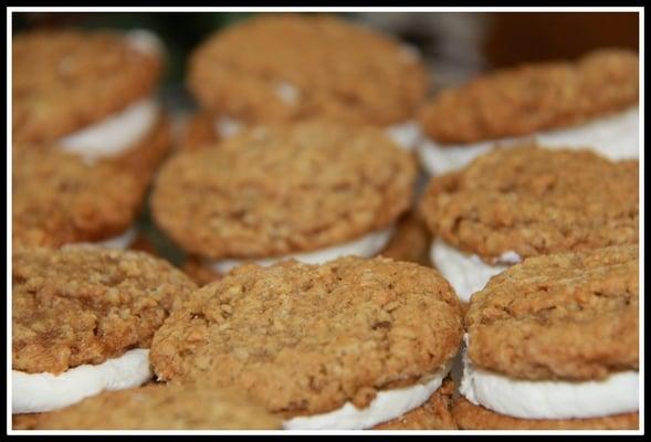 Lil' Nebby Oatmeal Cremes