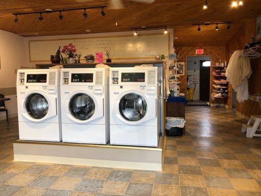 Snowshoe Motel & Gift Shop