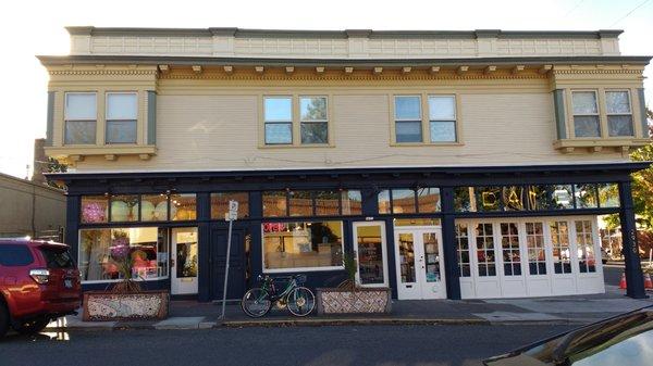 Awesome new paint job at Milagros Boutique!