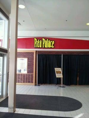 Has free wifi and sit in table