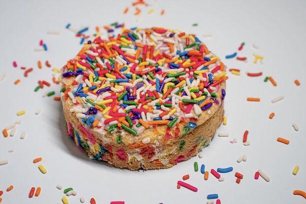 Sprinkle me Baby
Sugar Cookie Topped with Rainbow Sprinkles