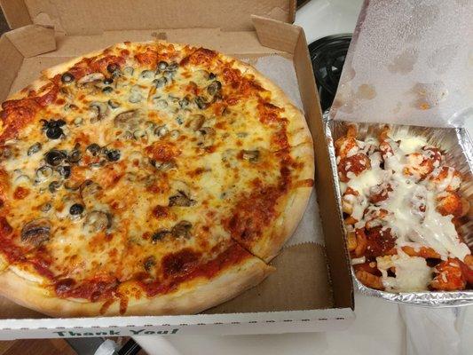 I order delivery online it was within the time they said
I really enjoyed the food
I'm definitely going back!