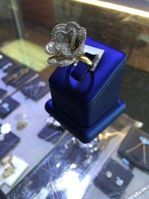 Beautiful diamond flower ring