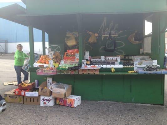 32 Fruit Stand