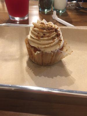 Paleo peach cobbler cupcake