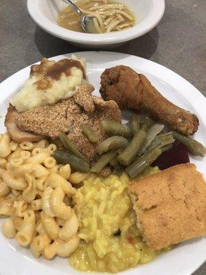 green beans, corn bread, fish, chicken and more, yumny!