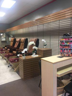 Over 500 of nails Polish Option Pedicure chairs is using with liners ver sensitizing